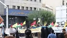 بنر عجیب در تجمع خیابانی مخالفان رفع فیلتر اینستاگرام
