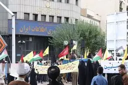 بنر عجیب در تجمع خیابانی مخالفان رفع فیلتر اینستاگرام
