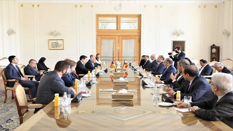 Armenia asks Iran to assist in peace treaty with Azerbaijan