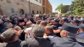 ماجرای درگیری بین پلیس ارمنستان با کشیش‌ها چه بود؟
