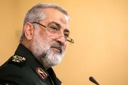 کسانی که طمع تصاحب جزایر سه‌گانه ما را دارند، نوک شمشیرمان را ببینند

