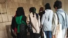 سرها در گریبان است . . .

