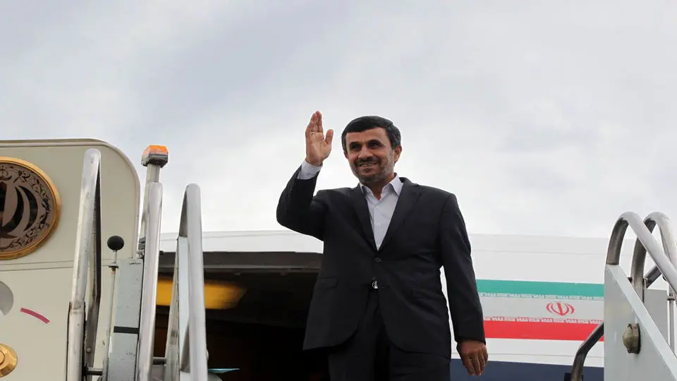 احمدی‌نژاد در فرودگاه تحصن کرد/ ویدئو

