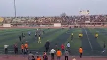 کتک کاری هواداران با دروازه‌بان داماش