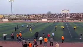 کتک کاری هواداران با دروازه‌بان داماش