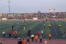 کتک کاری هواداران با دروازه‌بان داماش