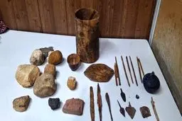 ۳۰ قطعه عتیقه‌جات در یکی از ایستگاه‌های متروی تهران کشف شد