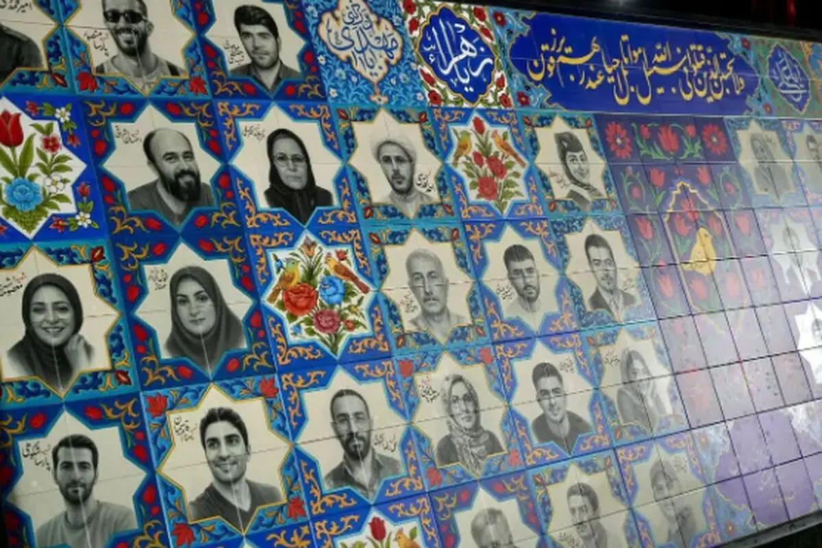 تصاویر کودکان شهید در میدان آزادی قرار گرفت