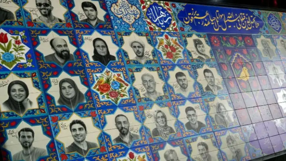 تصاویر کودکان شهید در میدان آزادی قرار گرفت