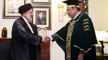 ابراهیم رئیسی از دانشگاه کراچی دکترا گرفت/ عکس