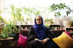 زنان بیرون از سنت حلقه‌ها و انجمن‌های اخوت بوده‌اند