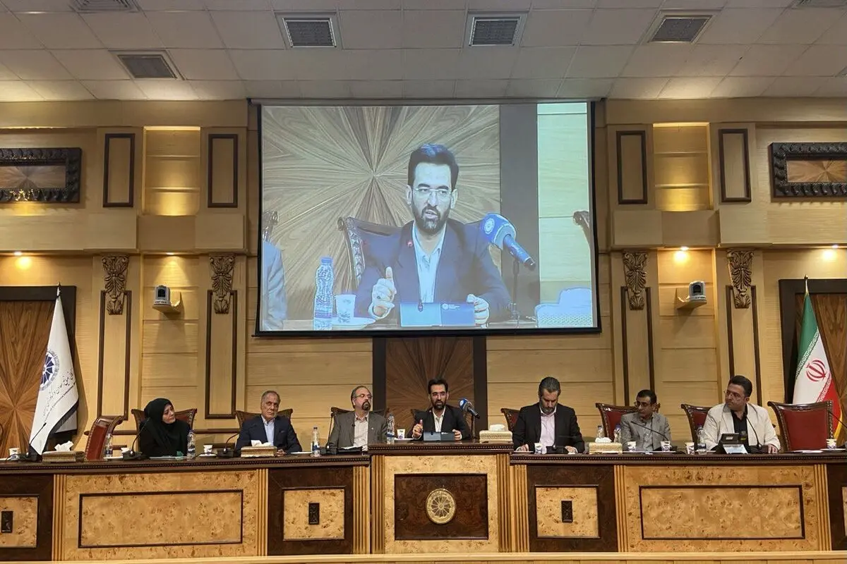 ​آذری جهرمی: فیلترینگ و سرکوب تعرفه‌‌ به رشد اقتصاد دیجیتال ضربه زده است

