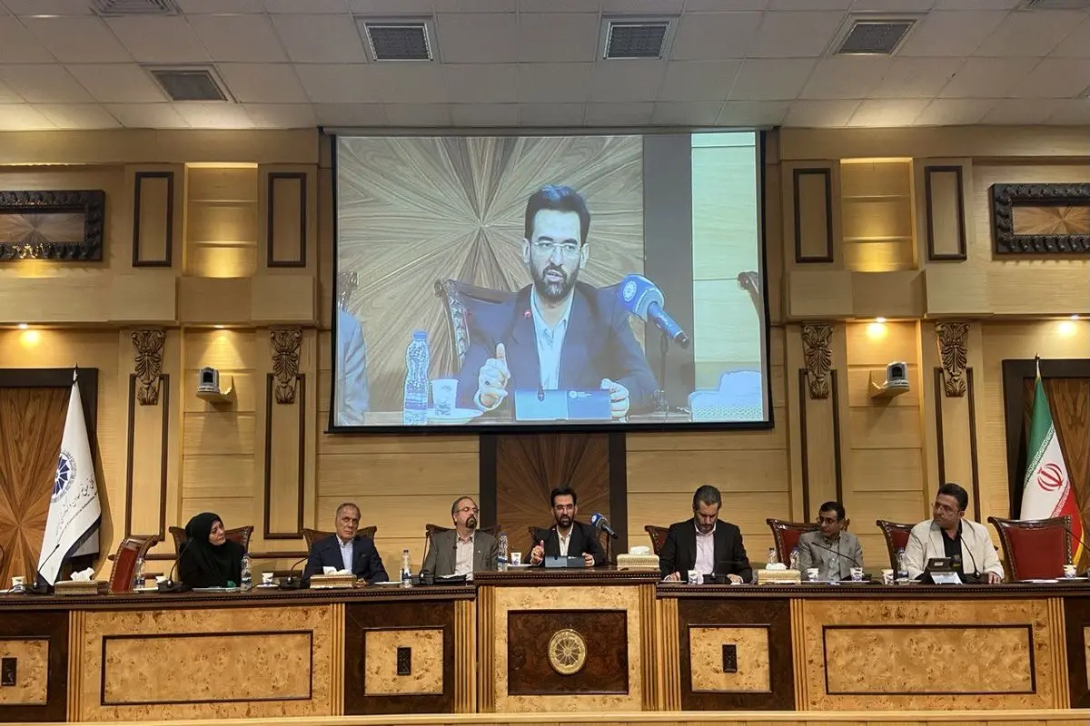 ​آذری جهرمی: فیلترینگ و سرکوب تعرفه‌‌ به رشد اقتصاد دیجیتال ضربه زده است

