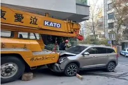 حادثه برای جرثقیل در خیابان شریعتی تهران/ اپراتور جرثقیل درگذشت