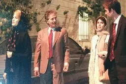 قاچاق  کاناپه عیاری و  چند  پرسش  بی‌پاسخ
