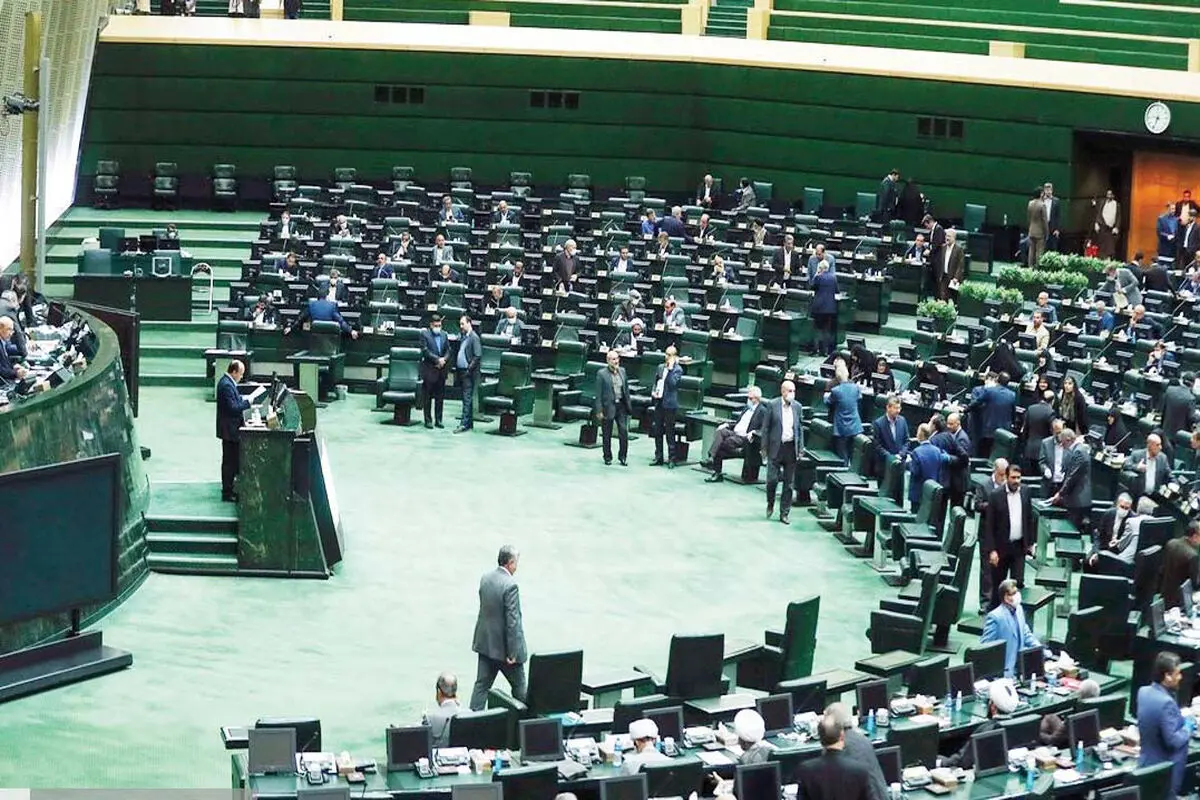 عزل معاون یا استیضاح؛ دو راهی وزیر کشور
