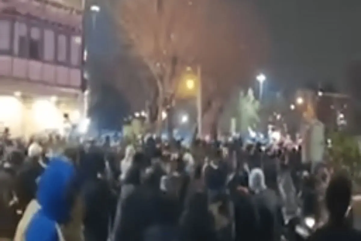 تجمع اعتراضی بازاریان بندرعباس در واکنش به نوسانات شدید ارز