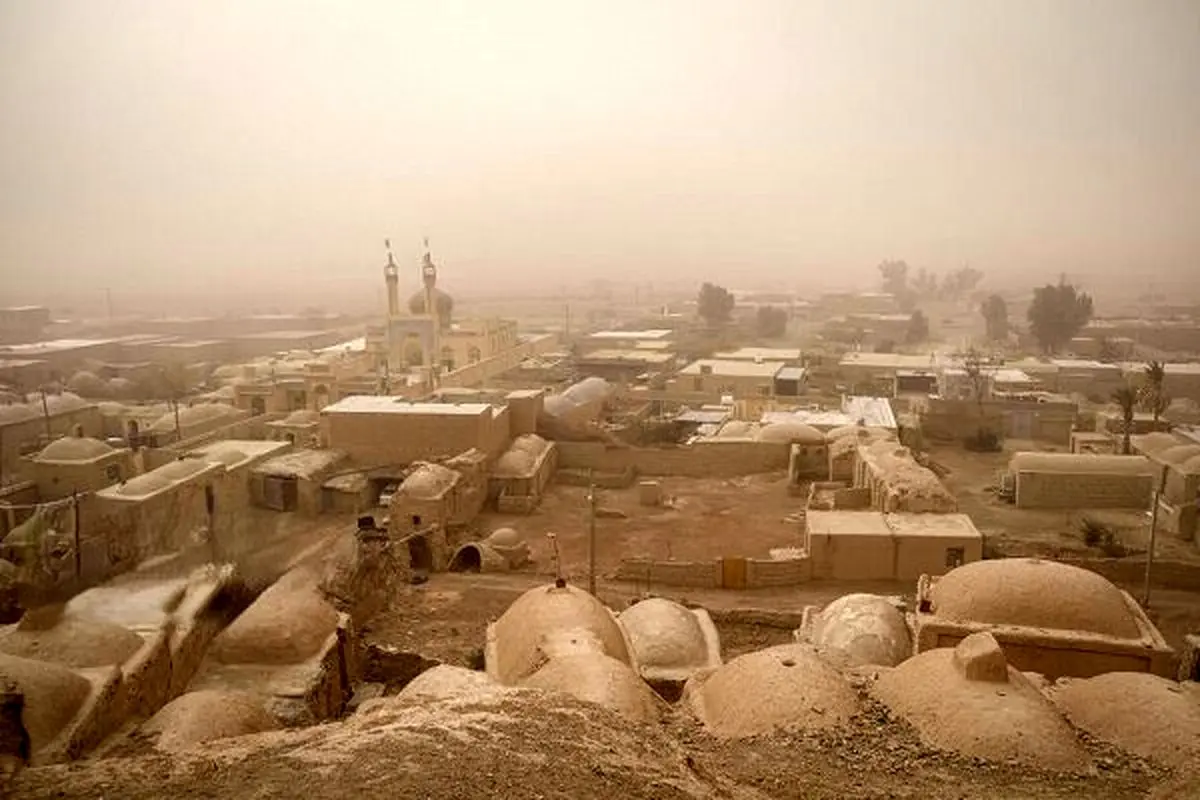 طوفان ۱۰۴ کیلومتری در زابل؛ نفس شهر بند آمد