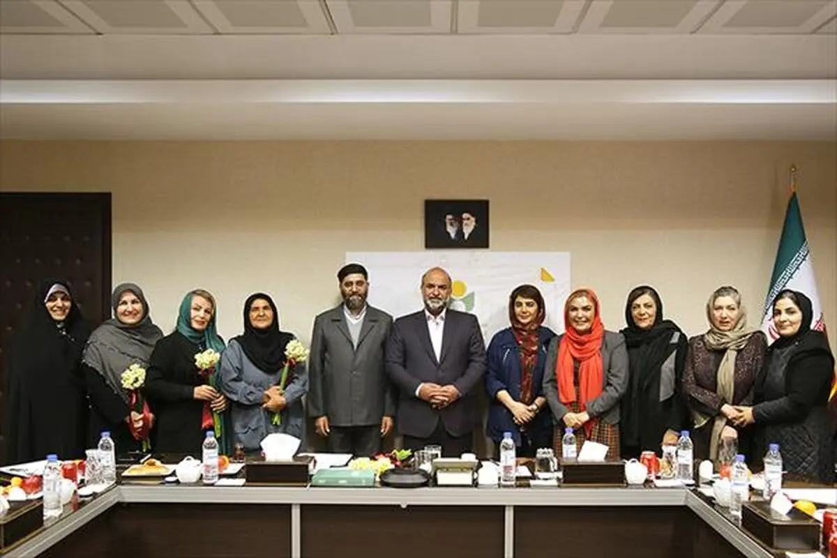 دیدار مدیر عامل صندوق اعتباری هنر با جمعی از بانوان هنرمند به مناسبت فرخنده میلاد حضرت زهرا(س) و روز زن