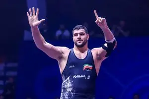 قهرمان کشتی ایرانی مهاجرت کرد