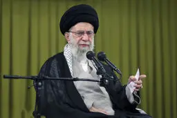 فساد درون قوه را هر قدر هم کم باشد باید ریشه‌کن کنید


