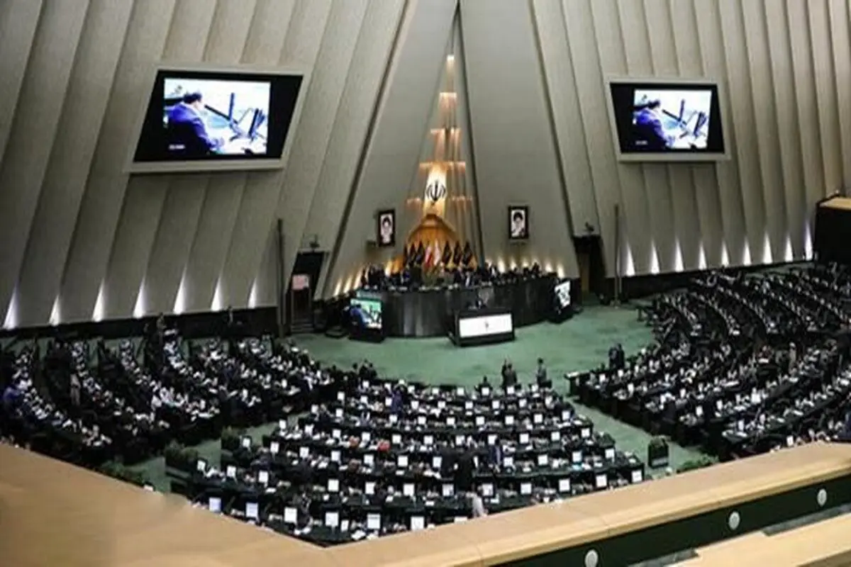 بیم و امید رفتن یا ماندن وزیر صمت


