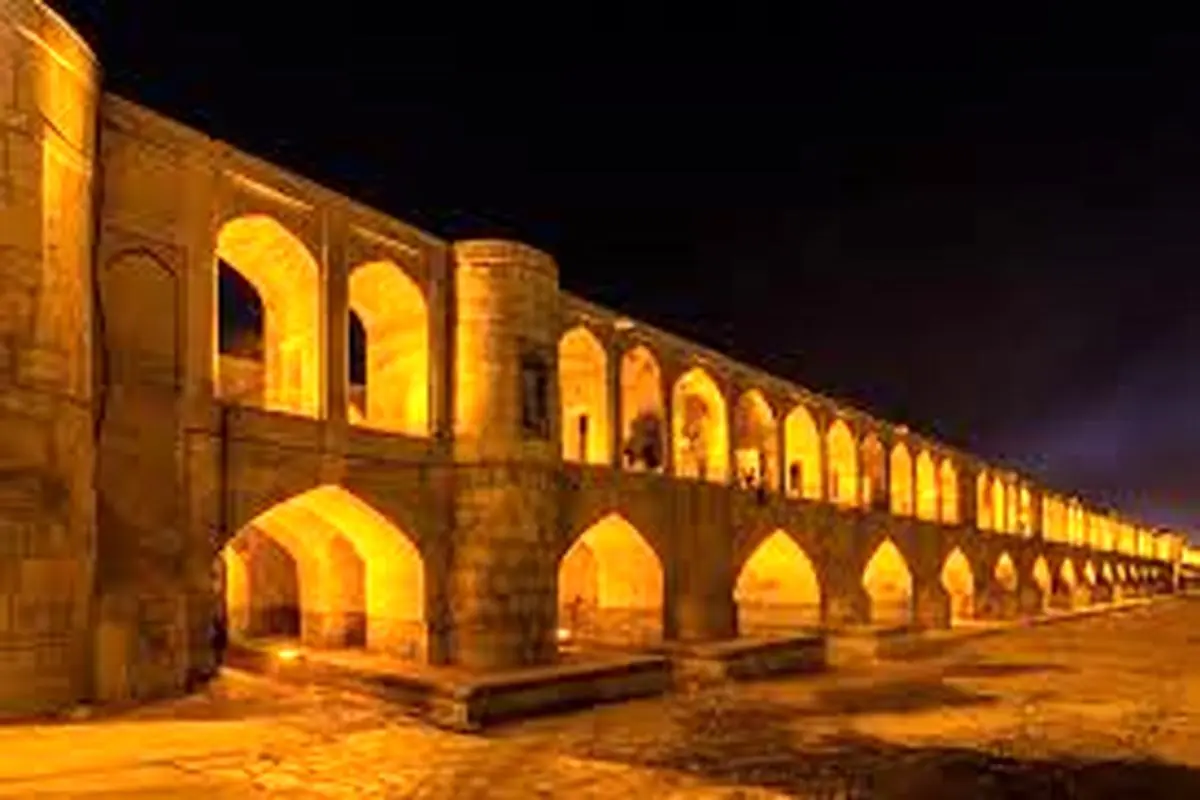 دیوار نویس سی و سه پل شناسایی شد