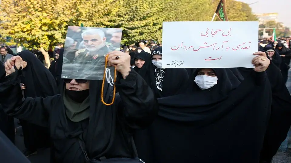 دستنوشته عجیب زن حامی حجاب اجباری و نگرانی‌اش بابت «آرامش مردان» + عکس