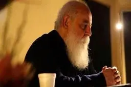‌در این سرای بی‌کسی کسی به در نمی‌زند

