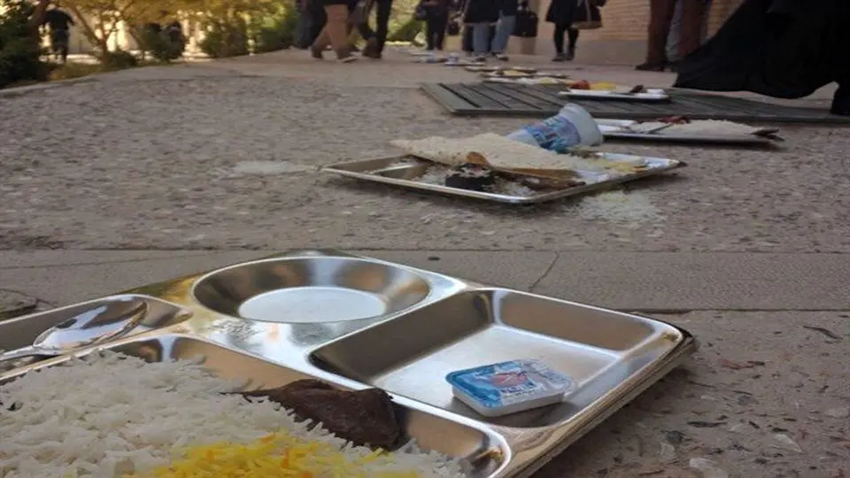 ماجرای اعتراض دانشجویان دانشگاه شهید بهشتی به غذا چه بود؟