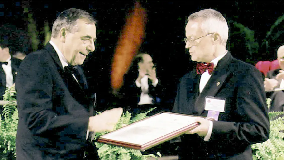 در میان ایزوتوپها و ستارهها