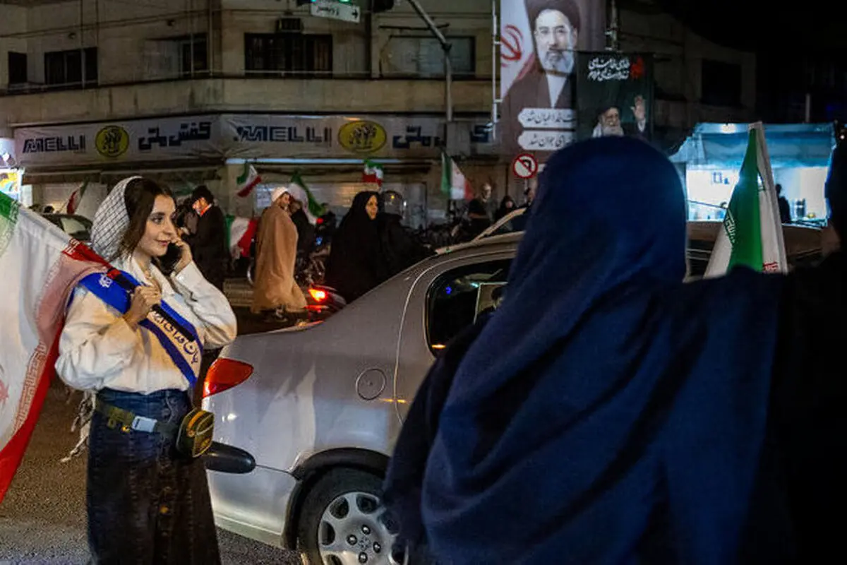 تذکر پلاکاردی به زنان بدون حجاب که در تجمعات شبانه شرکت می‌کنند + عکس