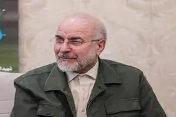 دسته‌گلی که قالیباف برای مراسم چهلم سرلشکر موسوی فرستاد + عکس