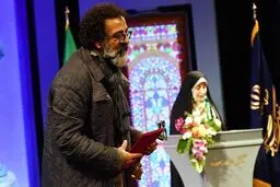 مجری ممنوع‌التصویر برنده جشنواره فجر شد
