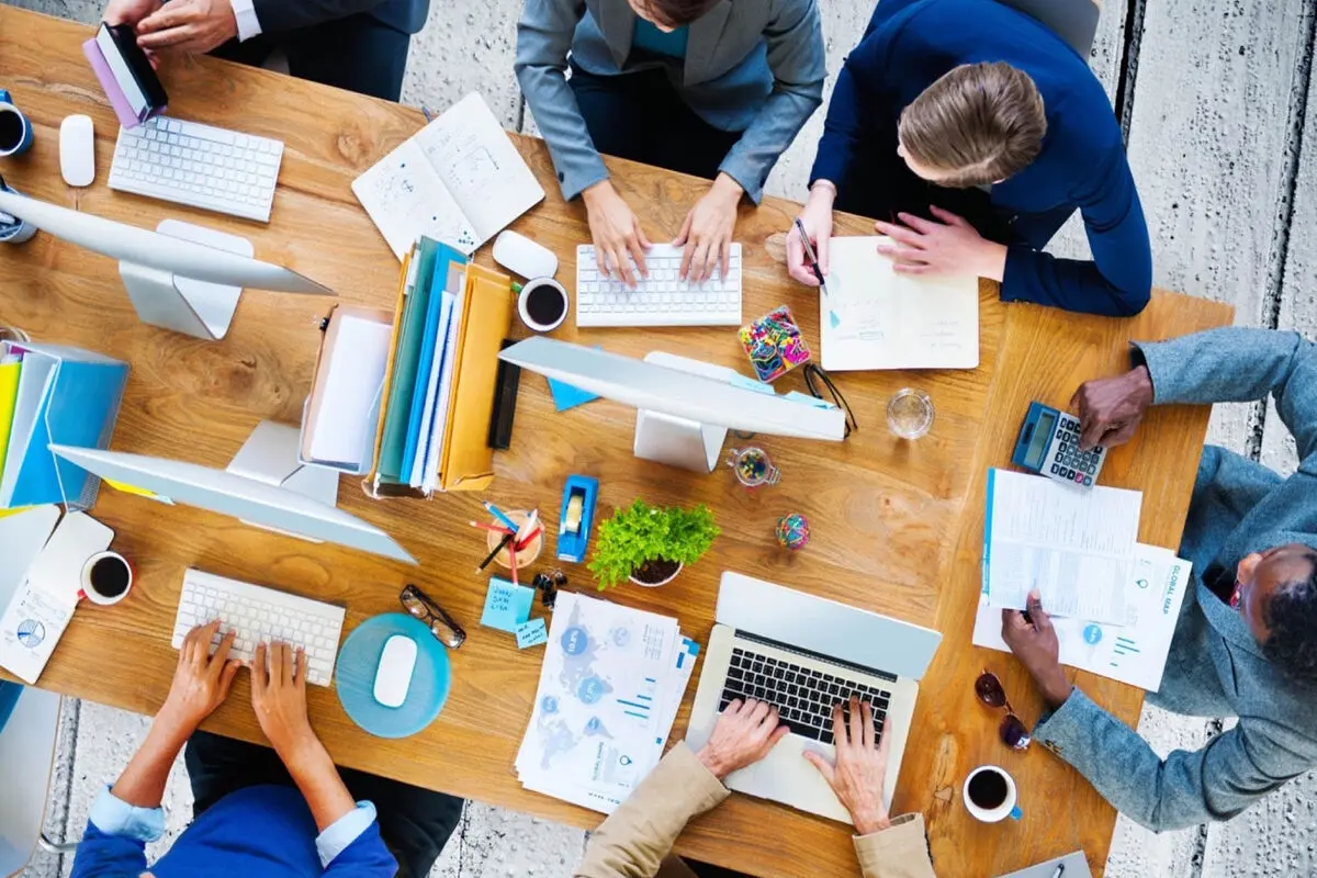 کمتر انجمن بسازیم، بیشتر مسئله حل کنیم!