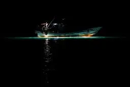 یک شناور بی‌هویت در آب‌های جاسک توقیف شد