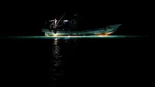 یک شناور بی‌هویت در آب‌های جاسک توقیف شد