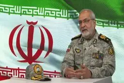معاون اجرایی ارتش: آمدن دشمن پای میز مذاکره یعنی پایاپایی قدرت ایران/ در ۱۲ جبهه جنگیدیم

