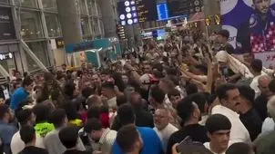 کامران قاسم‌پوردر فرودگاه  مصدوم شد + ویدئو 