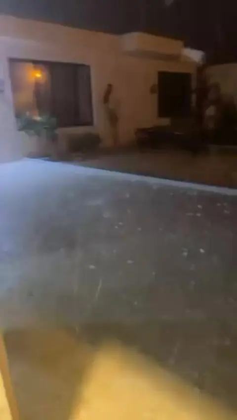 خسارت طوفان به خودروها در عربستان+ ویدئو