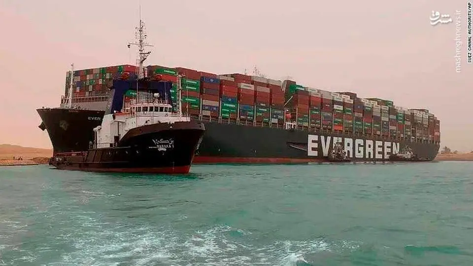 یک کشتی به گل نشسته کانال سوئز را مسدود کرد