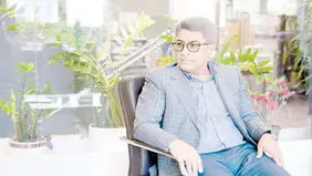  رقص روی خاکستر 
