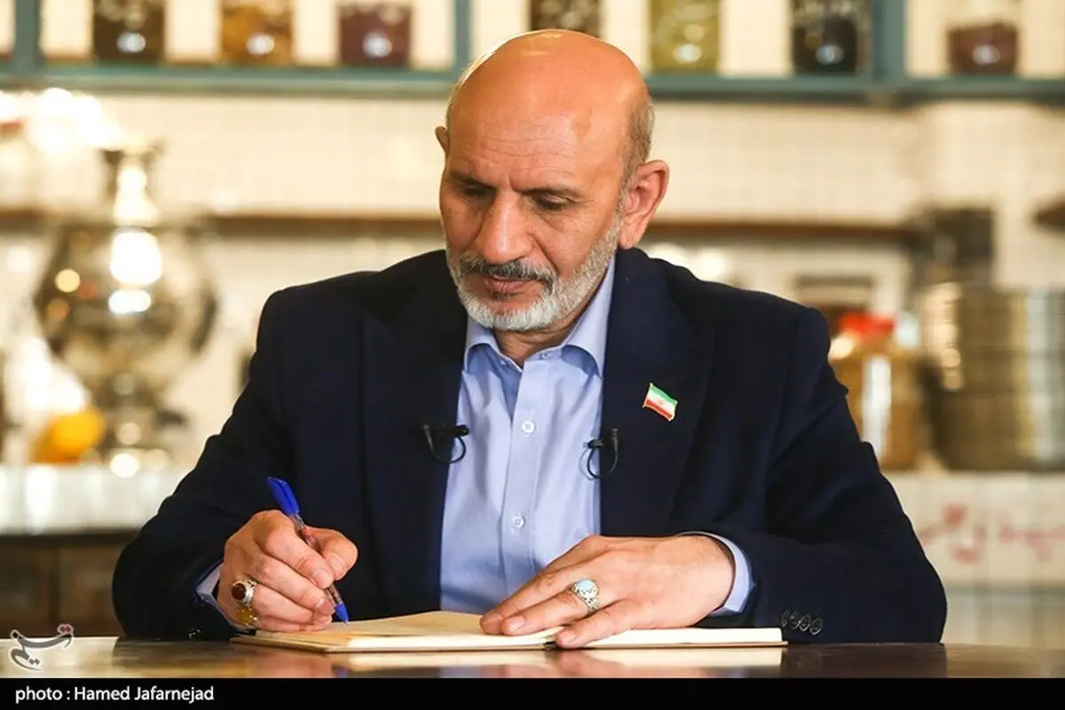 اعتراض شدید عباس عبدی به رشد «ح.خ» به عنوان «پدر طب سنتی ایران» در صداوسیما