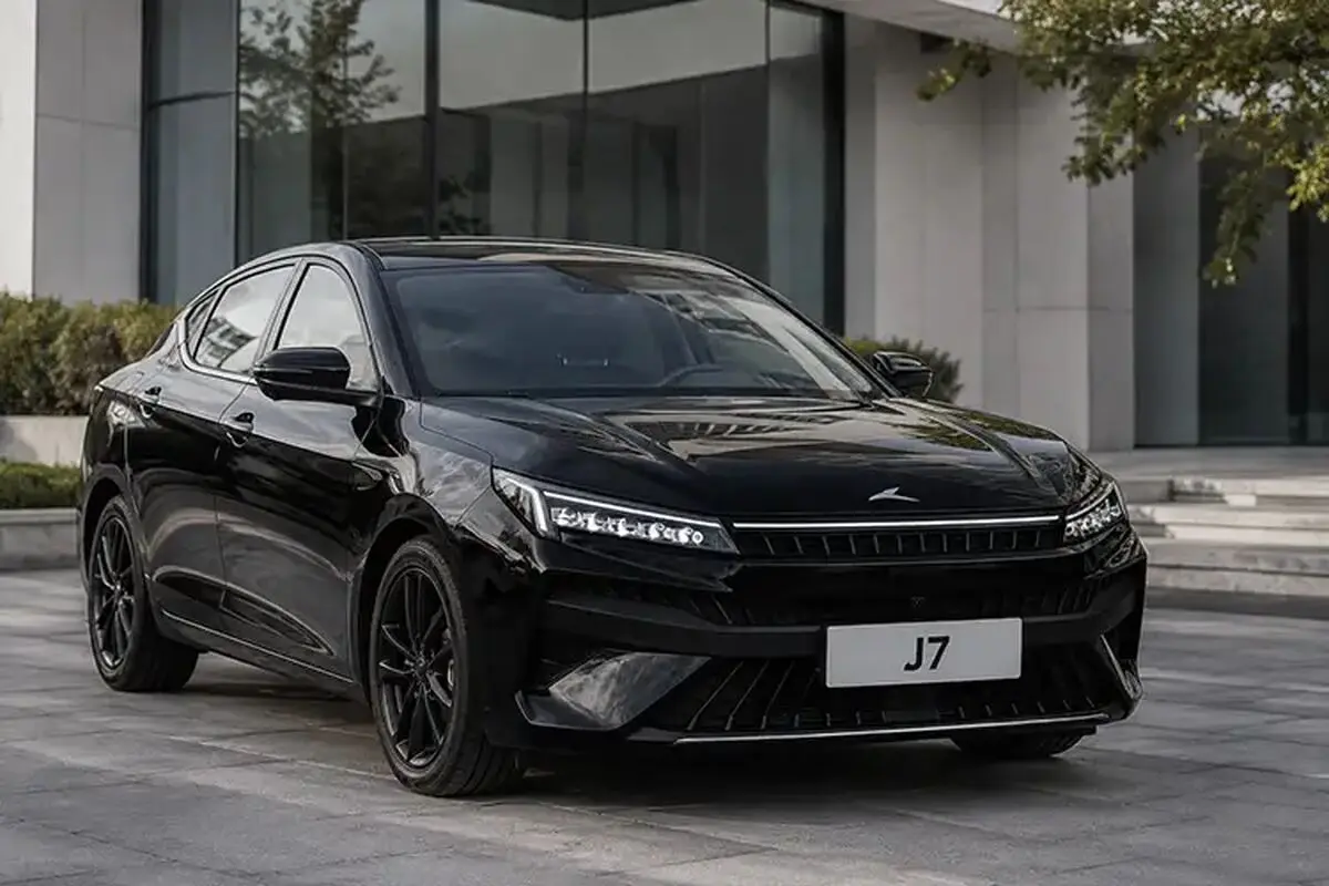 بررسی قیمت کی ام سی J7 در مقایسه با رقبا