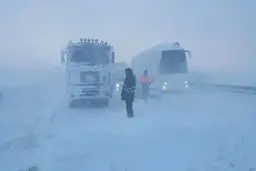 اتوبان تبریز زنجان به دلیل برف و کولاک بسته شد
