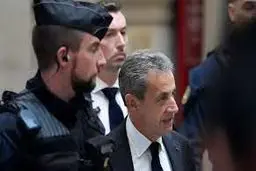 سارکوزی به یک سال زندان محکوم شد

