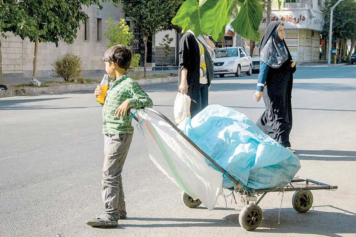 کودکی در شیفت کاری