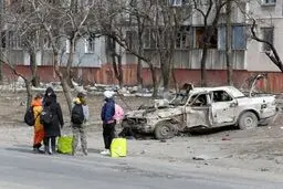 Officials in Mariupol reject Russian surrender ultimatum