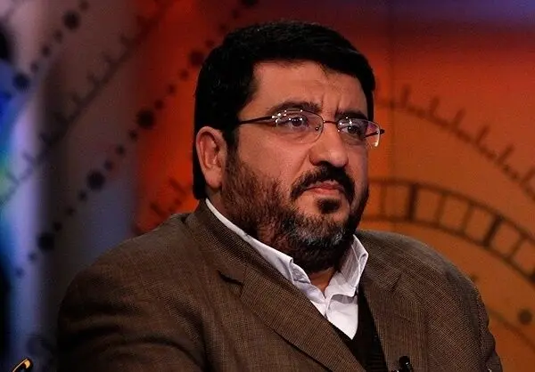 روزنامه خراسان تحلیل‌های خوش‌چشم و فواد ایزدی را مسخره کرد: بازیهای کامپیوتری زیاد می‌بینند