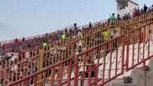 تشویق علی دایی از سوی پرسپولیسی ها